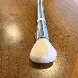 HEAVENLY SKIN™ CC+ SKIN-PERFECTING BRUSH #702
